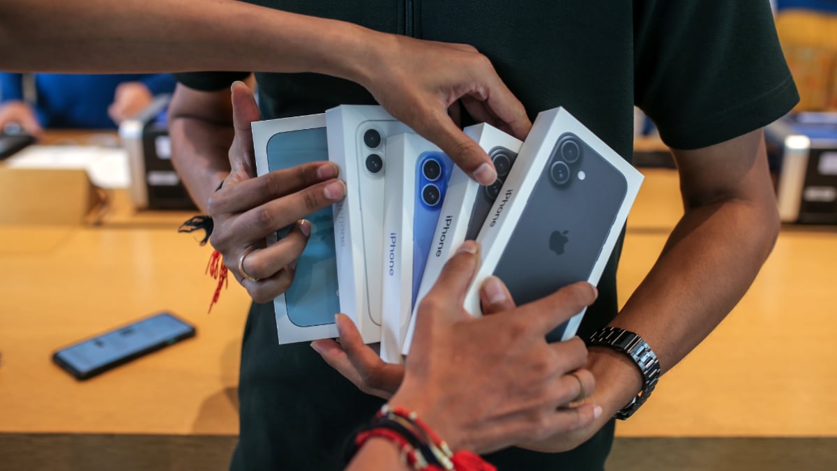 Apple Aims to Build Most iPhones for US in India by End of 2026